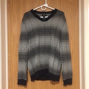 Alfani Men’s v-neck sweater size large